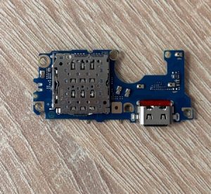 Платка за зареждане Motorola Moto G85