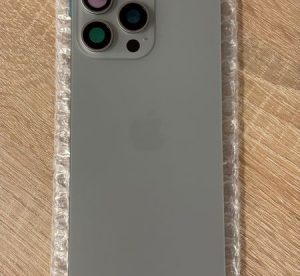 Оборудван заден панел за iPhone 16 Pro Max